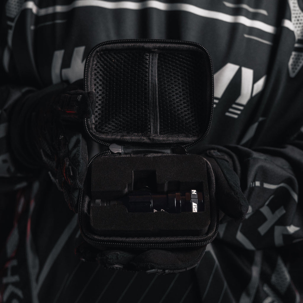 Hostile® XLP Regulator - Top Port Quick-Disconnect - Black