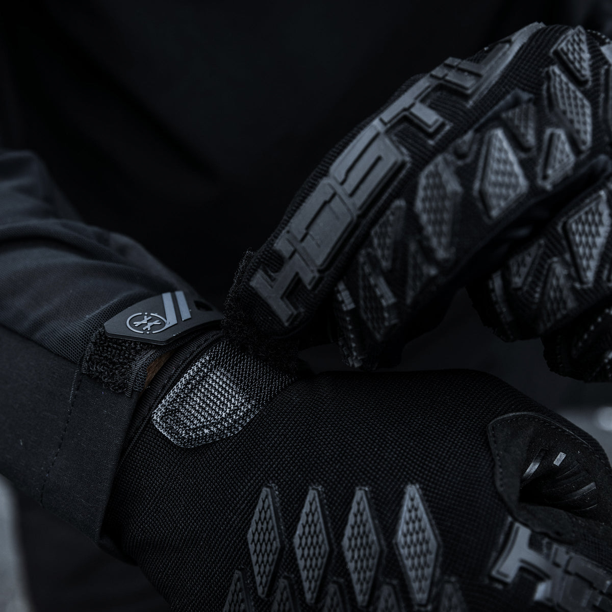 Hostile® Armored Glove - Shadow
